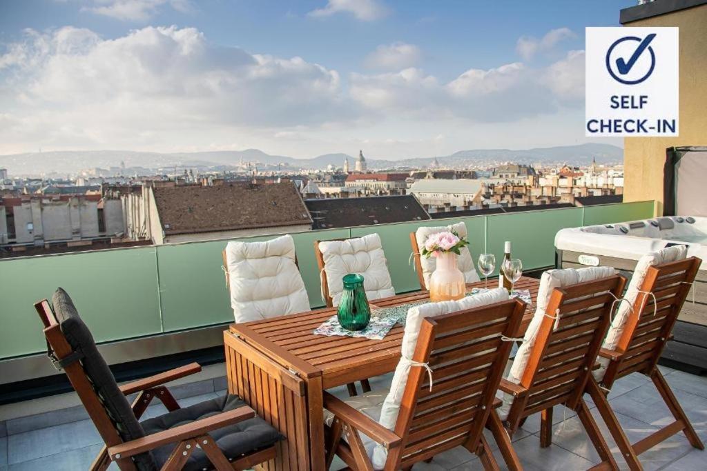 Centropolitan Penthouse #Jacuzzi #Freeparking Lägenhet Budapest Exteriör bild